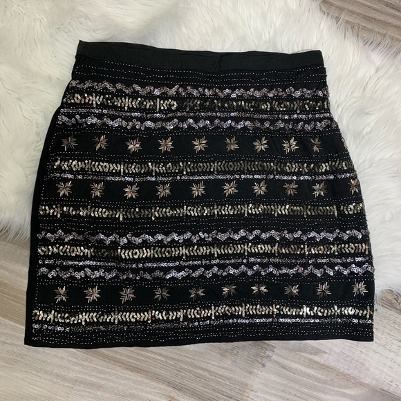 Alya Francesca’s Roxie Black Sequin Mini Skirt - Picture 4 of 6